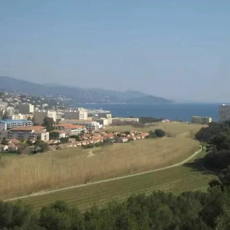 With 2 Bedrooms In Le Lavandou, With Wonderful Sea View, Poo Le Lavandou